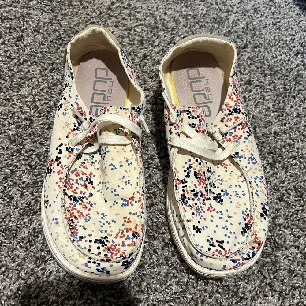 Hey Dude- size 9